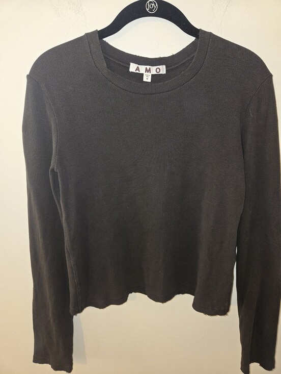 AMO Tops - AMO Ribbed Long Sleeve Cropped Tee Brown Size Medium Casual Minimalist Top